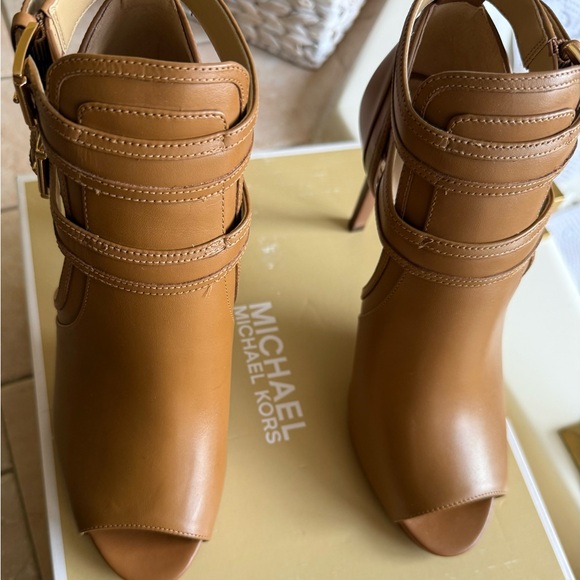 Michael Kora Acorn Brown Peep-Toe Heels with Gold Buckle Straps - Picture 2 of 7